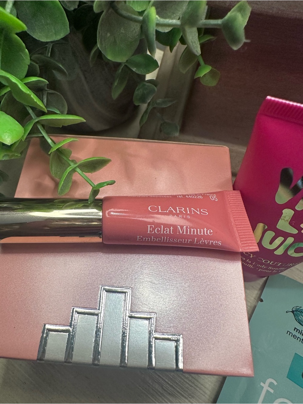Bebe Crossbody Bag & Beauty/Makeup Bundle - 12 Items Total - Picture 4 of 10